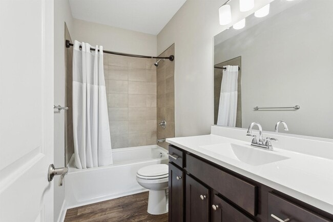 Building Photo - End Unit 2BR Condo with Garage, Balcony & Open Living