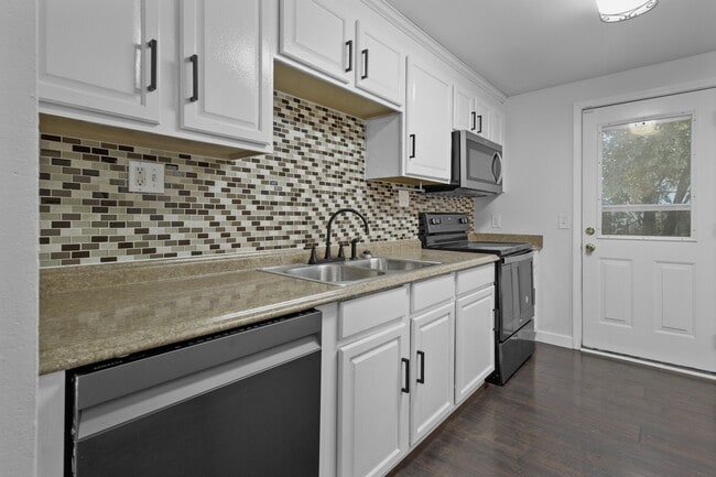 Building Photo - 4638 Vallejo Dr