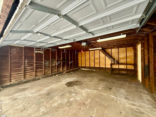 Building Photo - 717 Warner Ave