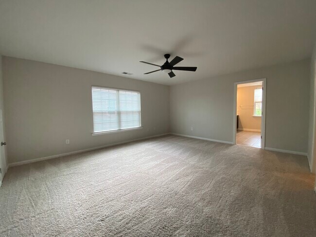 Building Photo - 454 Livingston Dr