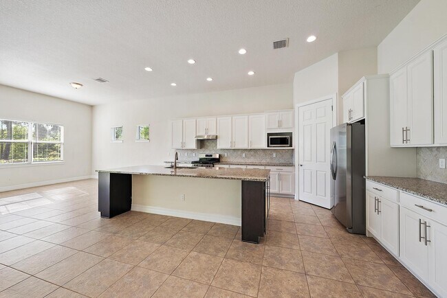 Building Photo - 127 Shores Pointe Dr