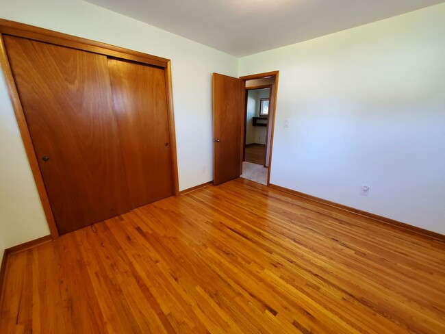 Building Photo - FOR RENT- Crestline Ave- Gorgeous Home in ...