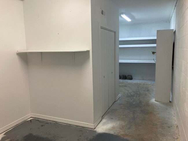 Building Photo - Looking for the feeling of privacy and sec...