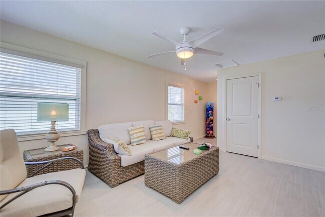 Building Photo - 3200 DE BAZAN Ave