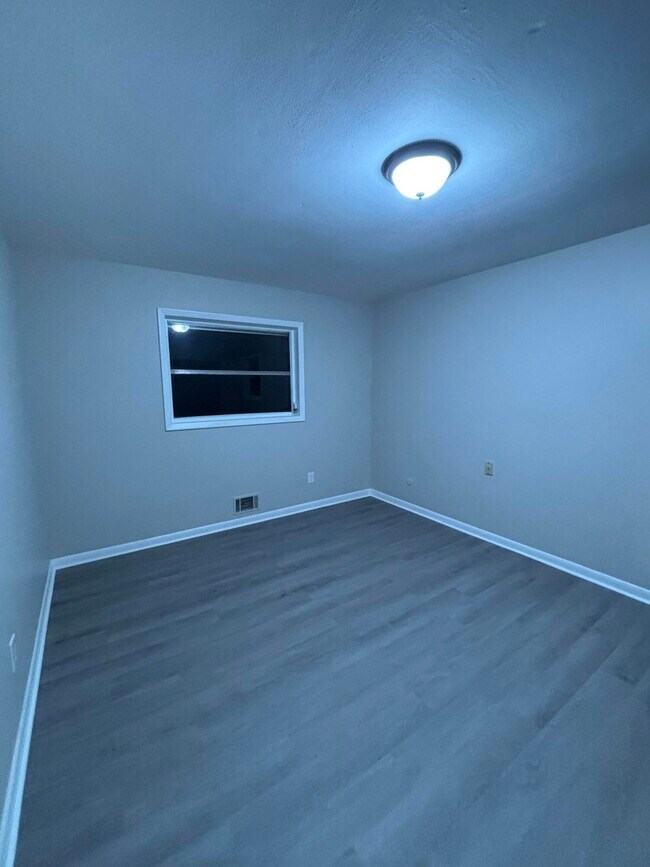 Building Photo - 2458 Leslie Cir