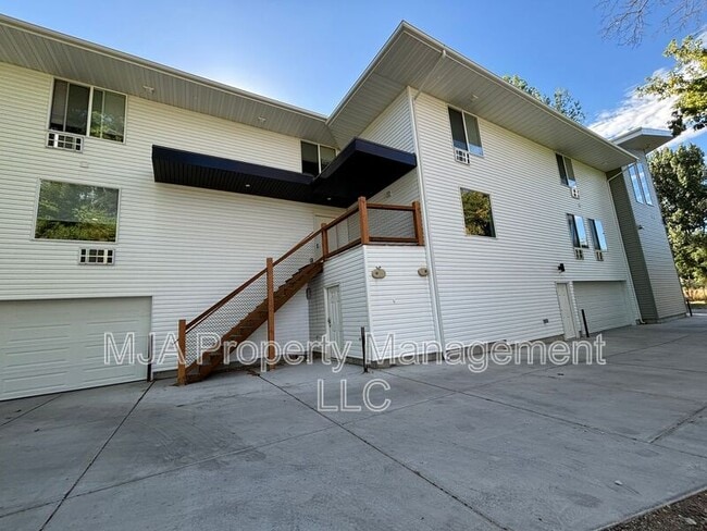 Building Photo - 500 E Fort Union Blvd