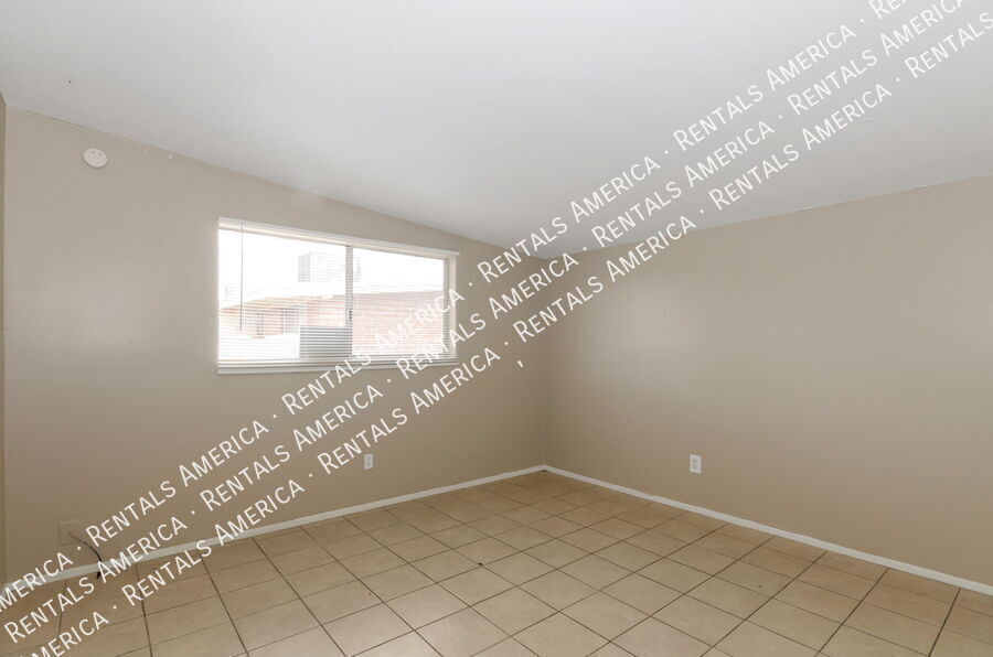 Building Photo - 404 E Yavapai Rd