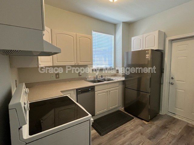 Building Photo - 3054 Zuni St