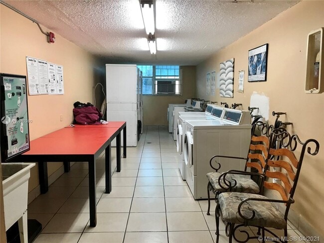 Building Photo - 16465 NE 22nd Ave