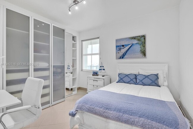 Building Photo - 3340 NE 190th St