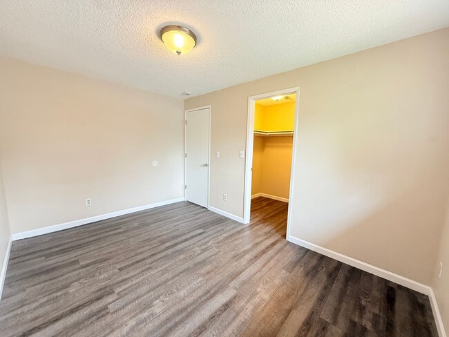 Building Photo - 5900 Elleson Ter