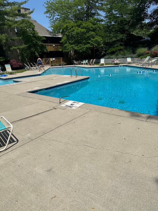 Building Photo - 1471 Cliff Ct