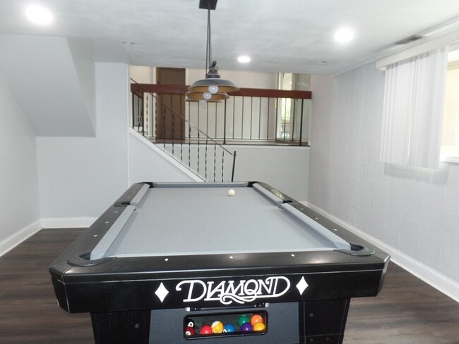 Building Photo - 5910 Bradley Ct N