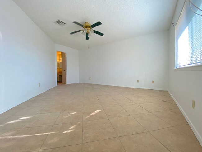 Building Photo - West El Paso 3 bed refrig A/C Home