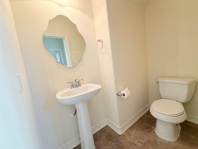 Building Photo - 28015 Silverstream Ct