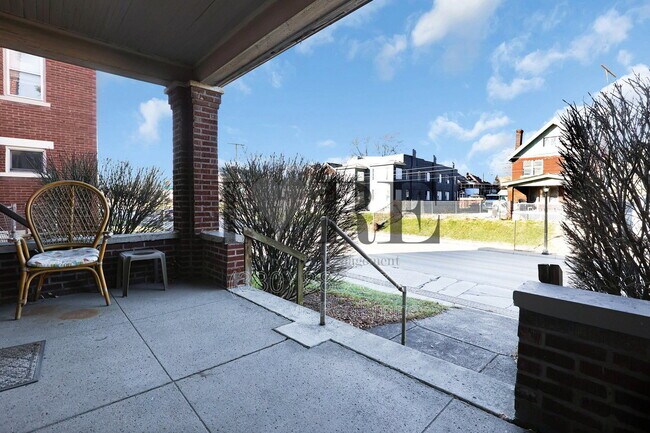 Building Photo - 1257 E Livingston Ave