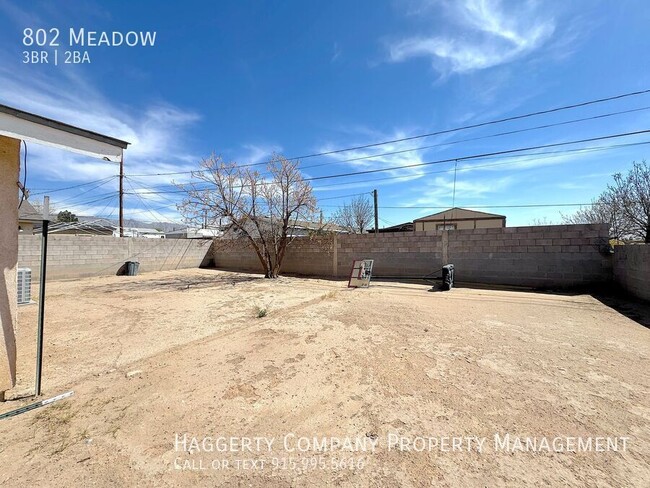 Building Photo - Far West El Paso 3bed/2bath Refrig A/C!