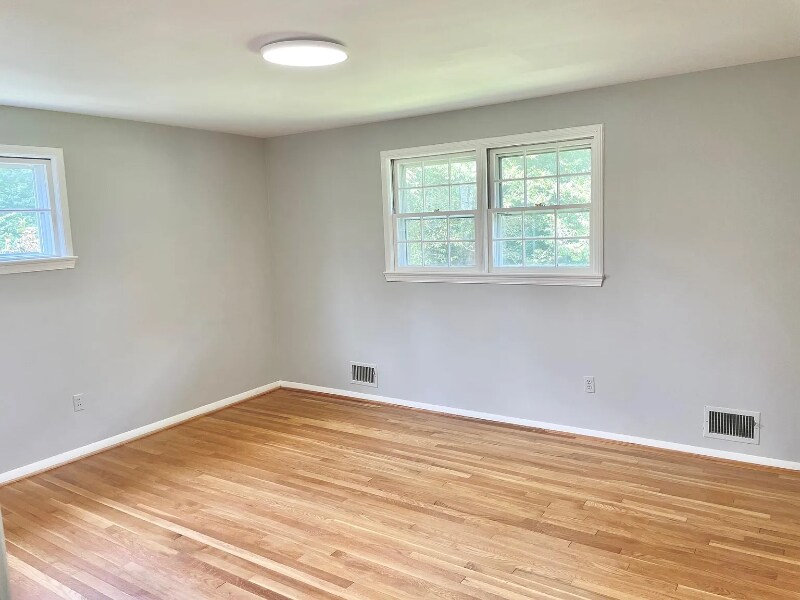 Building Photo - 4907 Elsmere Ave