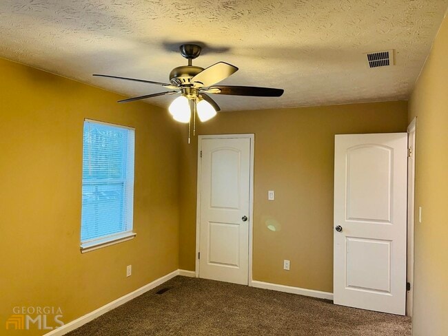 Building Photo - 6527 River Park Dr