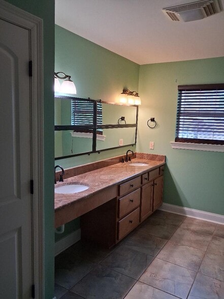 master bath - 3447 Derby Pl