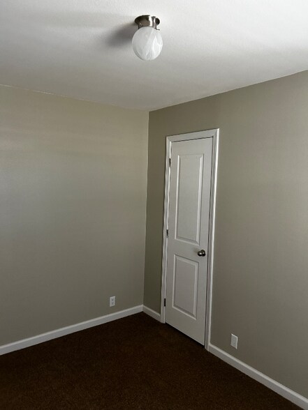 Building Photo - 2959 Portsmouth Dr