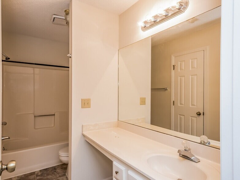 Building Photo - 5151 Brownwood Dr