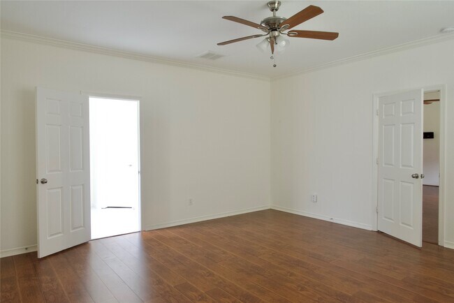 Building Photo - 2023 Creek Run Dr