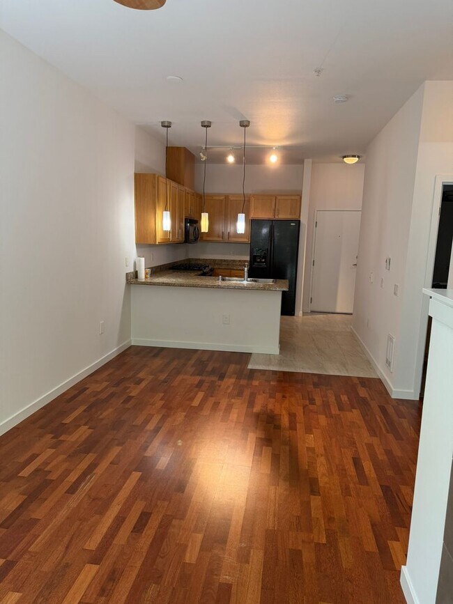 Building Photo - 1bd/1ba Kirkland Condo