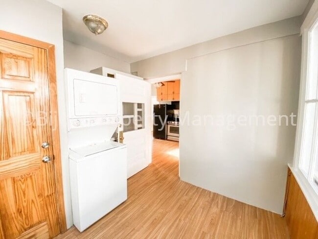 Building Photo - 311 E Del Norte St