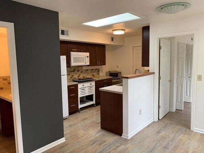 Building Photo - 1526 Whedbee St