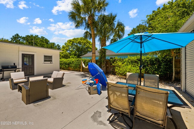 Building Photo - 1717 Sunset Dr