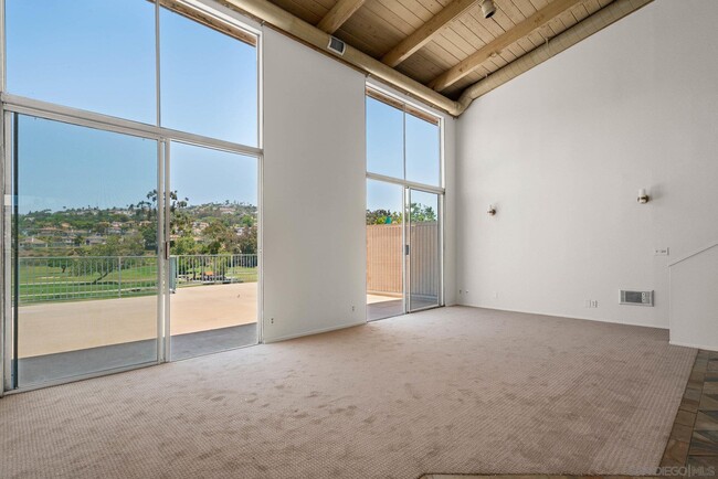 Building Photo - 2544 Navarra Dr