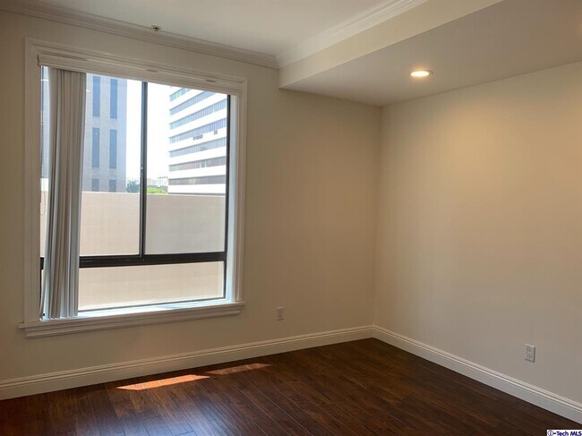 Building Photo - 625 S Berendo St