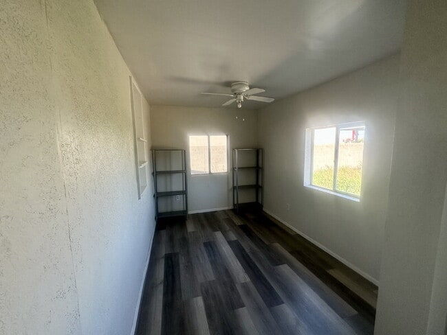 Building Photo - 495 N Phoenix St