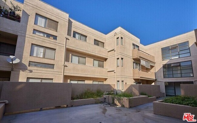 Building Photo - 435 S Virgil Ave