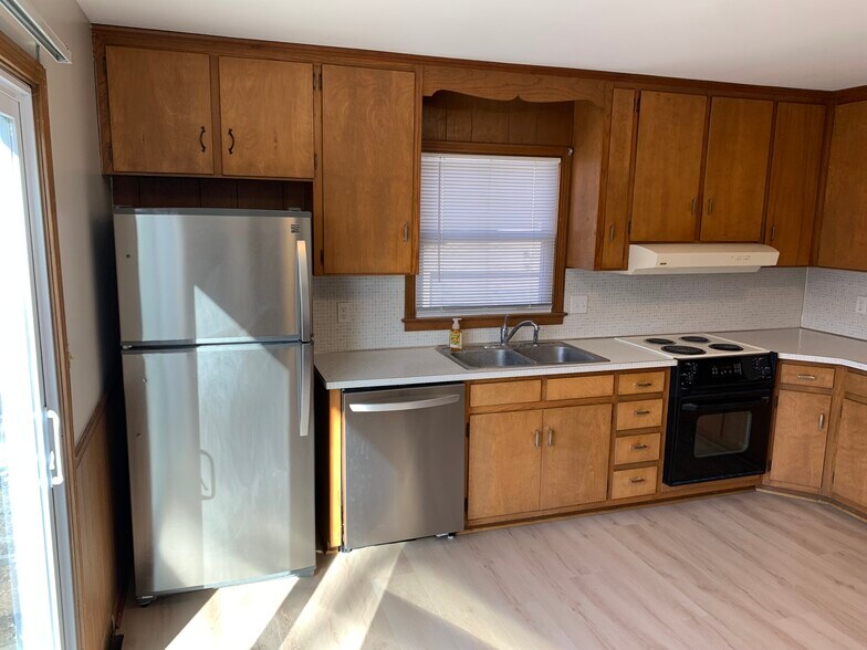 Building Photo - 9618 Outlook Dr