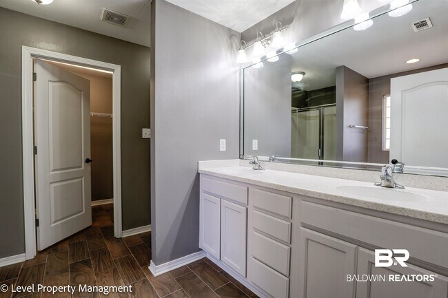 Building Photo - 15307 Hearthstone Dr