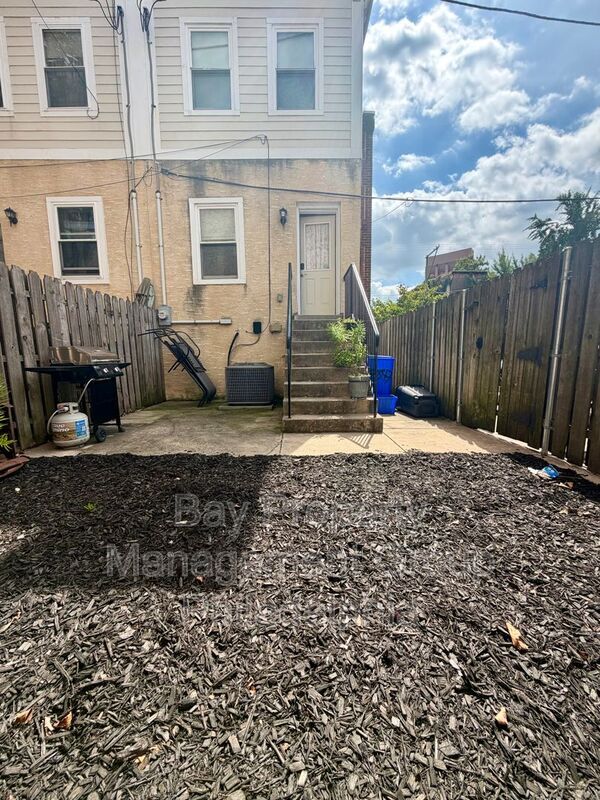 Building Photo - 3847 Spring Garden St