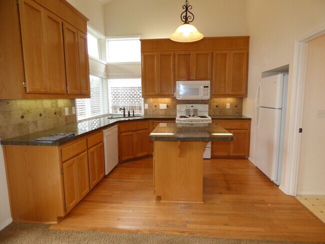 Building Photo - 3 Bed 2 bath home in North Salem!