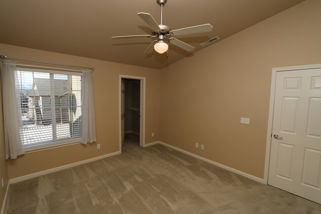 Building Photo - Upper level 2 bedroom condo near Peterson AFB