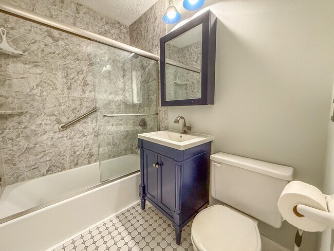Building Photo - 28 Kenmar Dr