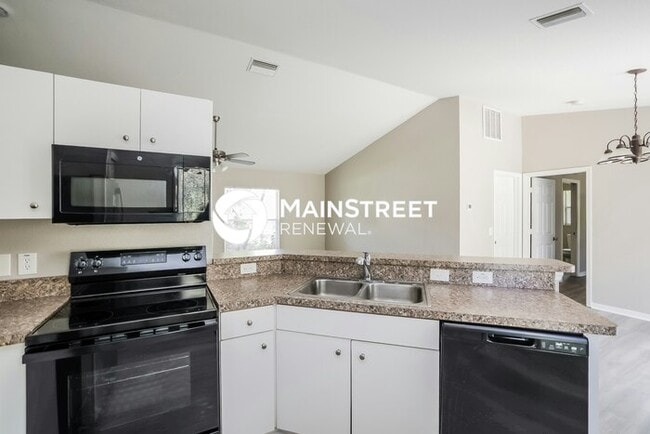 Building Photo - 3 Bedroom Pet-Friendly Home in North Port,...