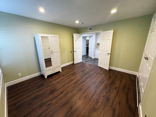 Building Photo - Stunning Mission Viejo home with a View