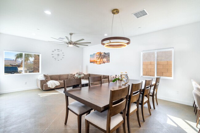 Building Photo - 15553 Ave Manzana