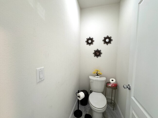 Building Photo - 239 Willow Bend Dr
