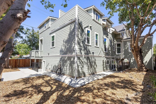 Building Photo - 1533 Lafayette St