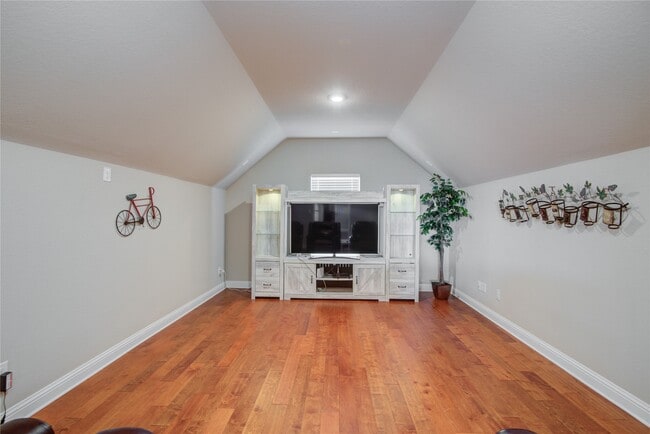 Building Photo - 12902 Oak Fls Dr