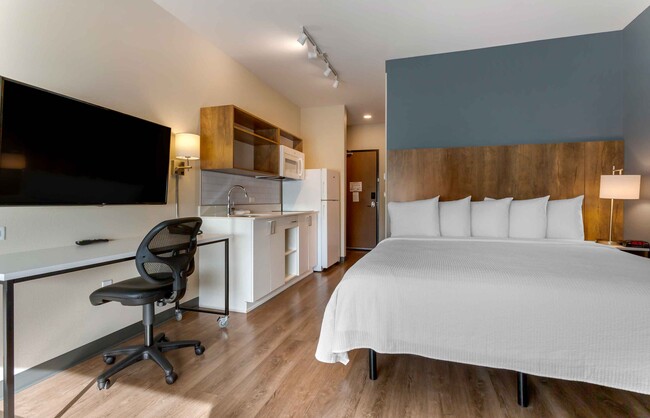 Building Photo - Furnished Studio-Chandler