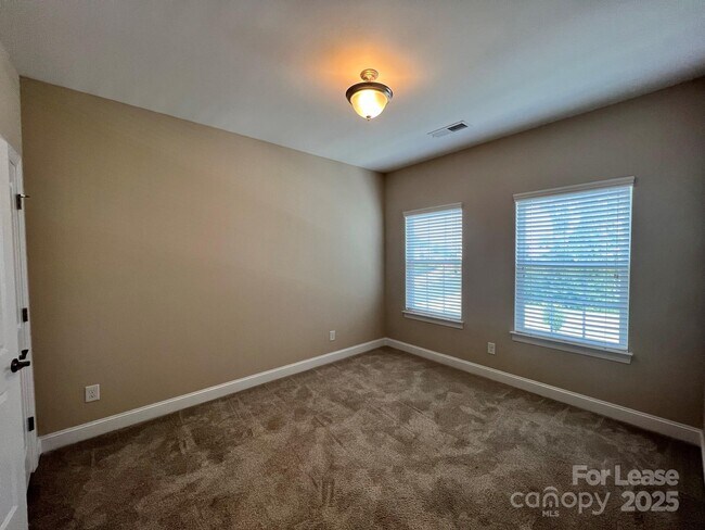 Building Photo - 15531 Laverack Ln