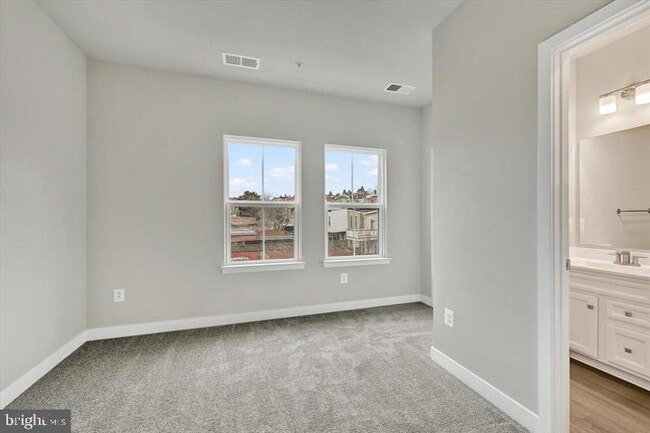 Building Photo - 815 Lennox St